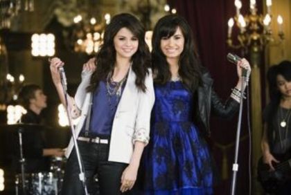 63033-selena-gomez-si-demi - demi lovato si selena gomez