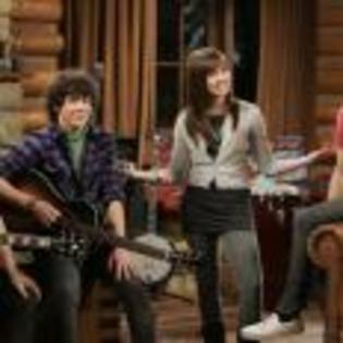 Demi-Lovato-1238861043