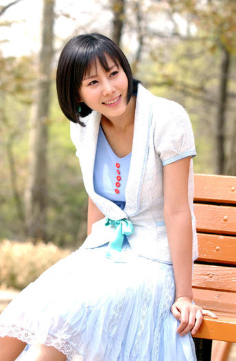 40492_129123263800590_122296087816641_137524_2935667_n - a---park ye jin---a
