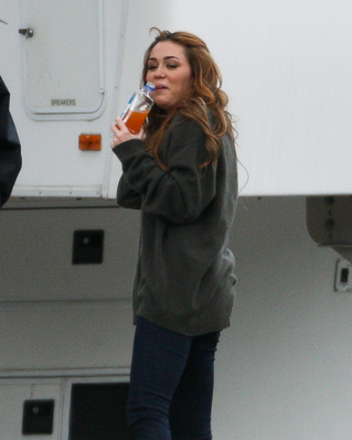 normal_012 - On Set of So Undercover in New Orleans-January 16th 2011
