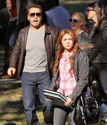 normal_003 - On Set of So Undercover in New Orleans-January 15th 2011