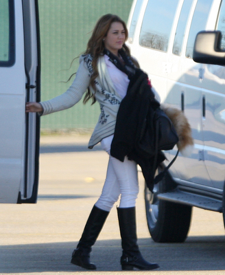 normal_003 - On Set of So Undercover in New Orleans-January 12th 2011