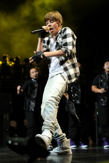 Justin+Bieber+Z100+Jingle+Ball+2010+Presented+yRjr21q6EGzl - Justin Bieber in the concert