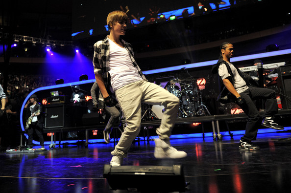 Justin+Bieber+Z100+Jingle+Ball+2010+Presented+0BG6CN6YLLYl - Justin Bieber in the concert