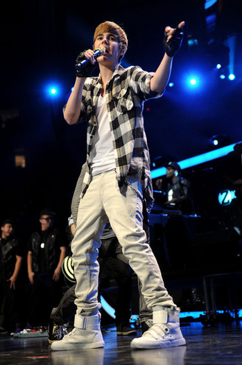 Justin+Bieber+Z100+Jingle+Ball+2010+Presented+8MUTTk8Y9Wfl - Justin Bieber in the concert