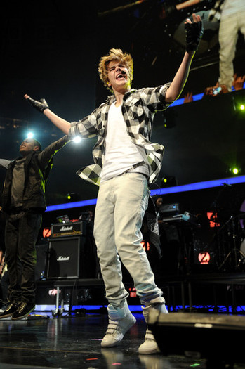 Justin+Bieber+Z100+Jingle+Ball+2010+Presented+kaEBUpb4Keyl - Justin Bieber in the concert