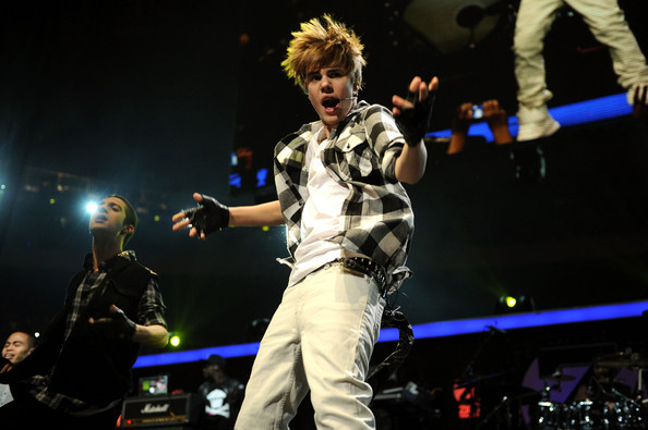 Justin+Bieber+Z100+Jingle+Ball+2010+Presented+n_HRQnK1ZUEl - Justin Bieber in the concert