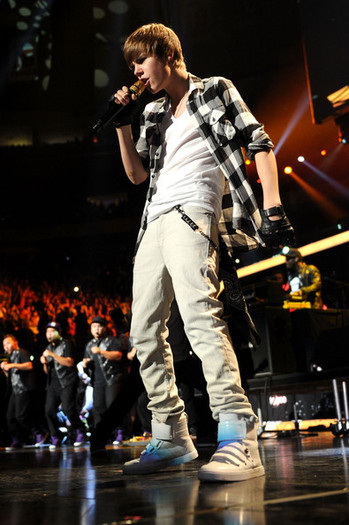 Justin+Bieber+Z100+Jingle+Ball+2010+Presented+Nmww_3YINsCl