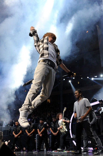Justin+Bieber+Z100+Jingle+Ball+2010+Presented+SxVZ0waV9fDl - Justin Bieber in the concert