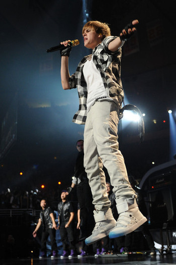 Justin+Bieber+Z100+Jingle+Ball+2010+Presented+uIuXilkBznLl - Justin Bieber in the concert