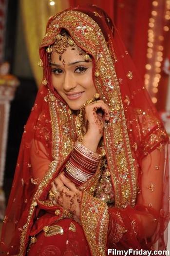 27201312_GJUSOWVNH - Sara Khan-Sadhna