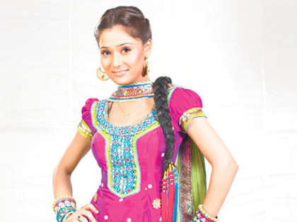 27201342_CAEAZYNEP - Sara Khan-Sadhna