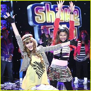 bella-shake-up-pics - Shake it up