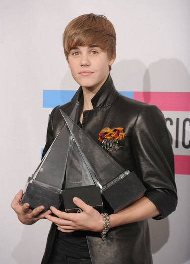 Justin+Bieber+2010+American+Music+Awards+Press+6Cum0KKAOUVl