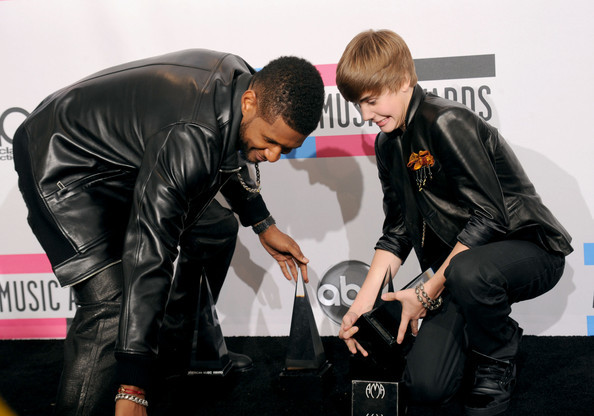 Justin+Bieber+2010+American+Music+Awards+Press+2jEgvzUtN_sl - Justin Bieber 0