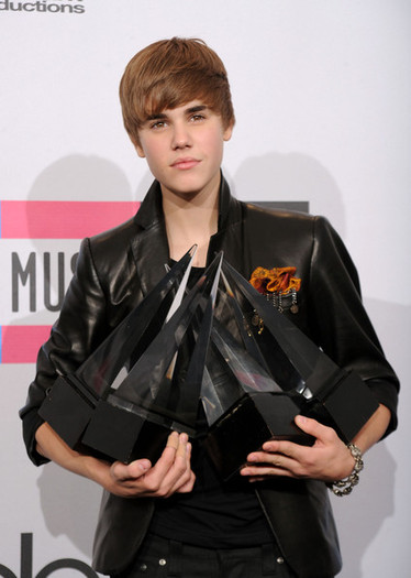 Justin+Bieber+2010+American+Music+Awards+Press+bFUcbF2hbOQl - Justin Bieber 0