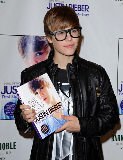 Justin+Bieber+Justin+Bieber+Barnes+Noble+T2r8uYQVw6nl - Justin Bieber 0