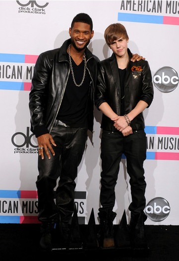 Justin+Bieber+2010+American+Music+Awards+Press+DPR86x8KhOIl - Justin Bieber 0