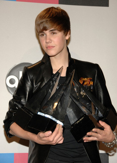 Justin+Bieber+2010+American+Music+Awards+Press+fNaarF-ykETl - Justin Bieber 0