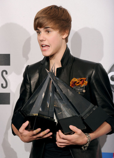 Justin+Bieber+2010+American+Music+Awards+Press+HAMdMdSlL0rl - Justin Bieber 0