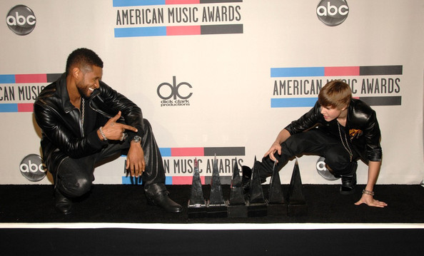 Justin+Bieber+2010+American+Music+Awards+Press+j7mvTO8z-EKl