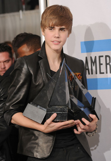 Justin+Bieber+2010+American+Music+Awards+Press+KHVjDHc1OwRl - Justin Bieber 0