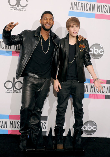 Justin+Bieber+2010+American+Music+Awards+Press+M8x2uo1WpVPl - Justin Bieber 0