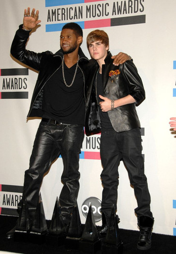 Justin+Bieber+2010+American+Music+Awards+Press+MWbVOEqxjzbl