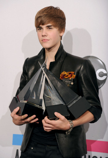 Justin+Bieber+2010+American+Music+Awards+Press+nR1bVKoD4DPl - Justin Bieber 0
