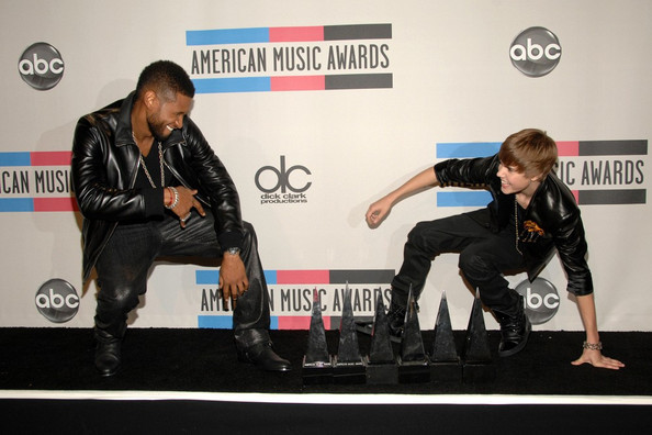 Justin+Bieber+2010+American+Music+Awards+Press+UqHHmusZcQ3l - Justin Bieber 0