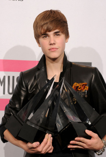 Justin+Bieber+2010+American+Music+Awards+Press+urMqW-W_m5pl - Justin Bieber 0