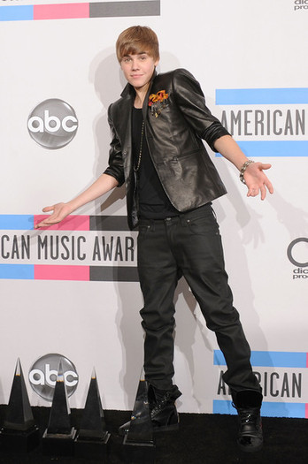 Justin+Bieber+2010+American+Music+Awards+Press+v6uYgRoDkdhl