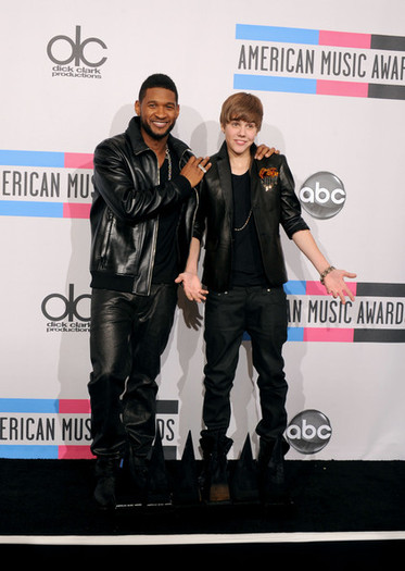 Justin+Bieber+2010+American+Music+Awards+Press+vyjfPrUi1hil