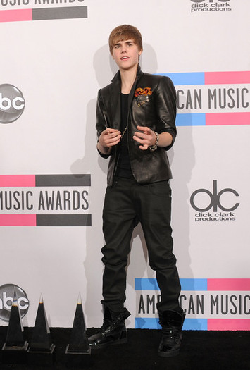 Justin+Bieber+2010+American+Music+Awards+Press+wzi7z0CjZT1l