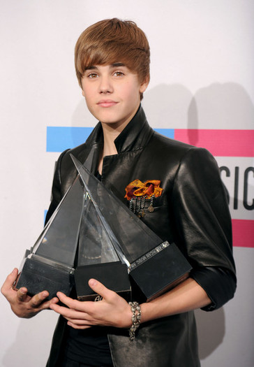 Justin+Bieber+2010+American+Music+Awards+Press+YgUxkQDk030l
