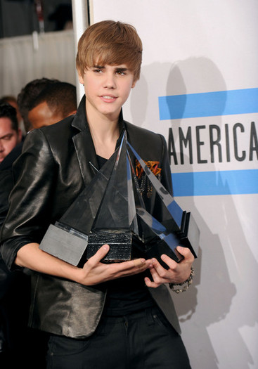 Justin+Bieber+2010+American+Music+Awards+Press+YOvOMpHrT3Yl - Justin Bieber 0