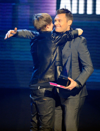 Justin+Bieber+2010+American+Music+Awards+Show+DfRKxNWMfAUl - Justin Bieber 0