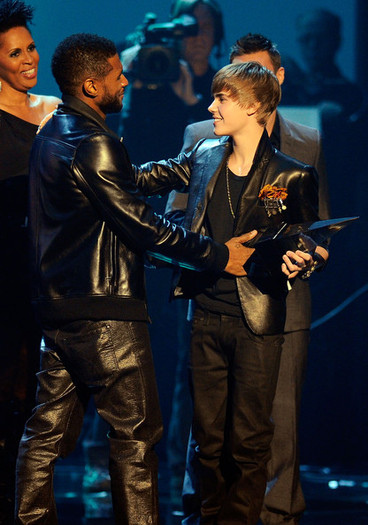 Justin+Bieber+2010+American+Music+Awards+Show+i_6e--uGbxMl - Justin Bieber 0