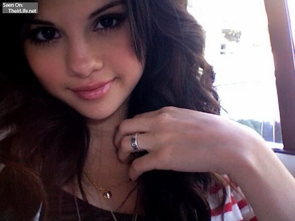 selena-gomez-rare-pics-15 - Valy-Diverse