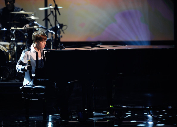 Justin+Bieber+2010+American+Music+Awards+Show+m13pFWgto6Il - Justin Bieber 0
