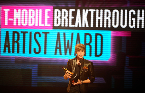 Justin+Bieber+2010+American+Music+Awards+Show+Z0GZCdlXmDVl - Justin Bieber 0
