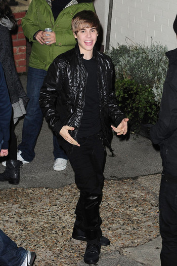 Justin+Bieber+Celebs+Leave+X+Factor+Studios+SPrLF4GtdVgl - Justin Bieber 0