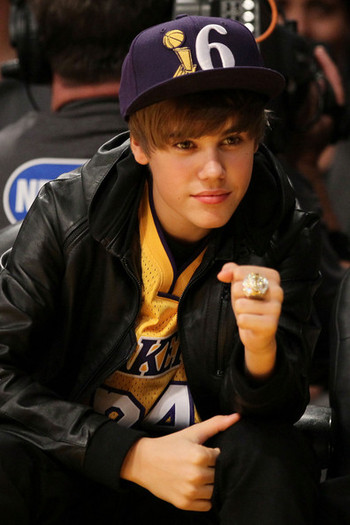 Justin+Bieber+Houston+Rockets+v+Los+Angeles+E8FgazHte9el - Justin Bieber 0