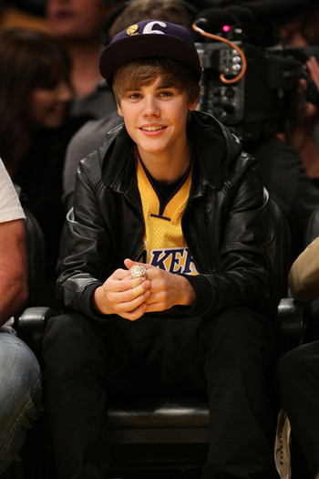 Justin+Bieber+Houston+Rockets+v+Los+Angeles+fOb2MLJaEqUl - Justin Bieber 0