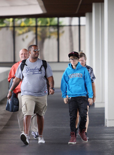 Justin+Bieber+Justin+Bieber+Airport+2-14wuQq4FRl - Justin Bieber 0
