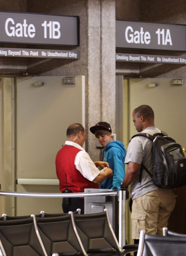 Justin+Bieber+Justin+Bieber+Airport+8xUoT_IjwS6l - Justin Bieber 0