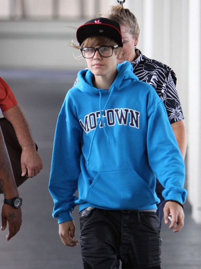 Justin+Bieber+Justin+Bieber+Airport+EozpVCuVBw4l - Justin Bieber 0