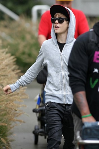 Justin+Bieber+Justin+Bieber+Arrives+Vancouver+bWLmyb2Igo2l - Justin Bieber 0