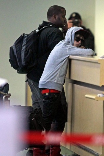 Justin+Bieber+Justin+Bieber+Arrives+Vancouver+PMk_uUjQwmYl
