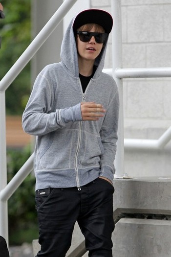 Justin+Bieber+Justin+Bieber+Arrives+Vancouver+-ySt1R1oLOXl